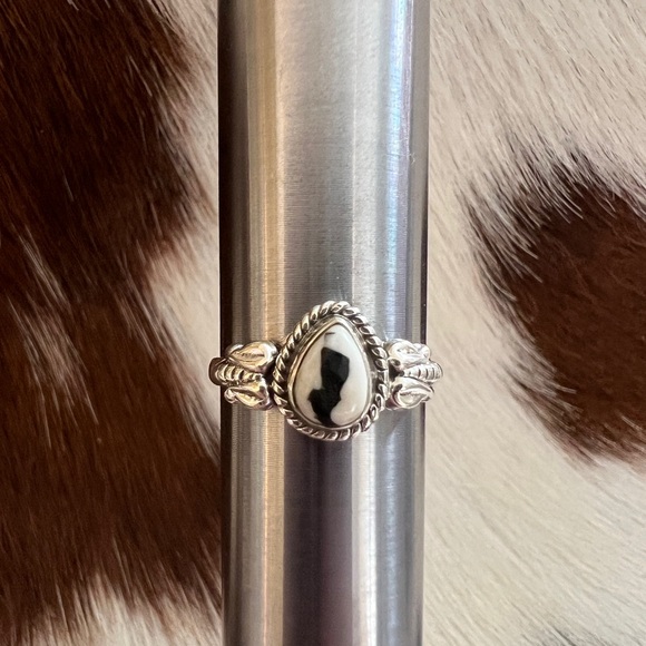 ❤️ White Buffalo Turquoise Teardrop Ring Sz 6.75 Navajo Southwestern Sterling - Picture 5 of 13